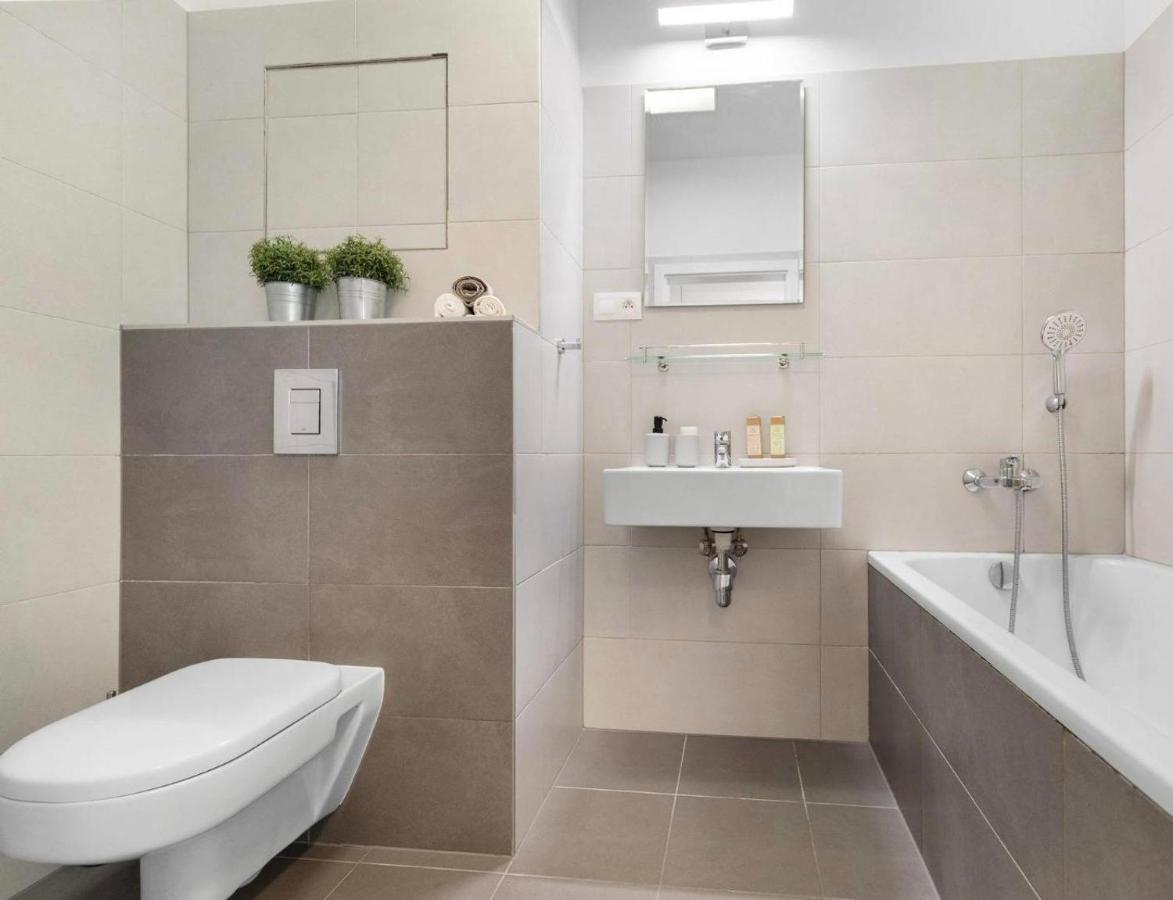 Sunflower - Modern Large Charming Apartment With Balcony براتسيلافا المظهر الخارجي الصورة