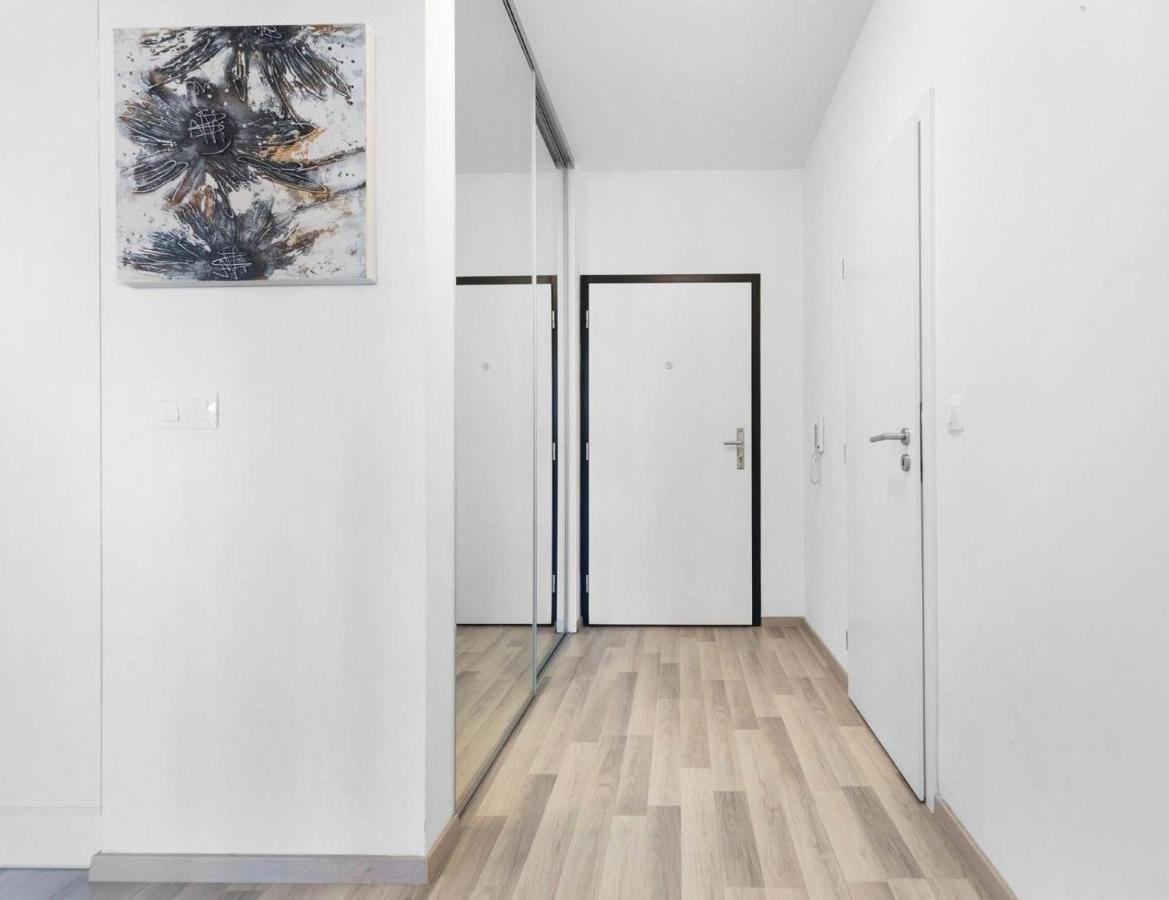 Sunflower - Modern Large Charming Apartment With Balcony براتسيلافا المظهر الخارجي الصورة