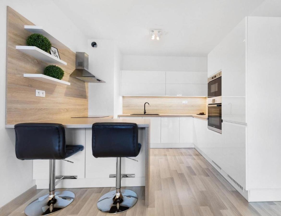 Sunflower - Modern Large Charming Apartment With Balcony براتسيلافا المظهر الخارجي الصورة