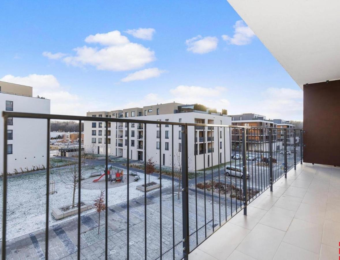 Sunflower - Modern Large Charming Apartment With Balcony براتسيلافا المظهر الخارجي الصورة