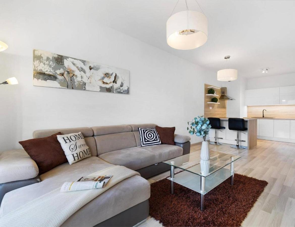 Sunflower - Modern Large Charming Apartment With Balcony براتسيلافا المظهر الخارجي الصورة
